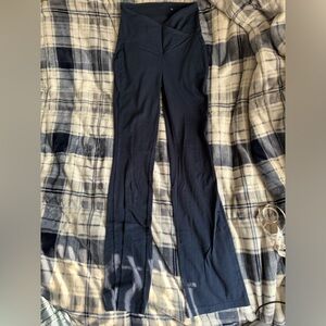 Kohl’s Cross Flare Leggings